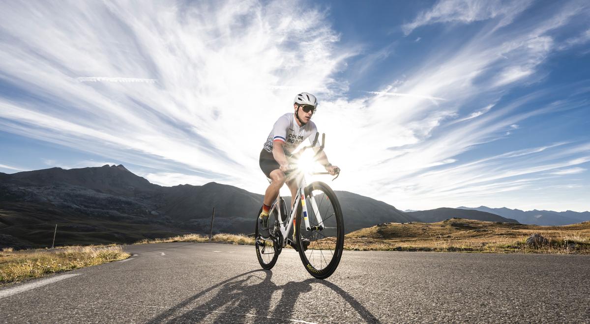 Cycliste sur le col de la Bonette - Cycliste sur le col de la Bonette