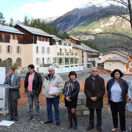 POSE 1ERE PIERRE - RESIDENCE SAINTE ANNE - S. ARNAUD