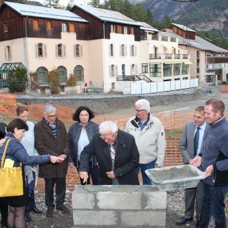POSE 1ERE PIERRE - RESIDENCE SAINTE ANNE - S. ARNAUD