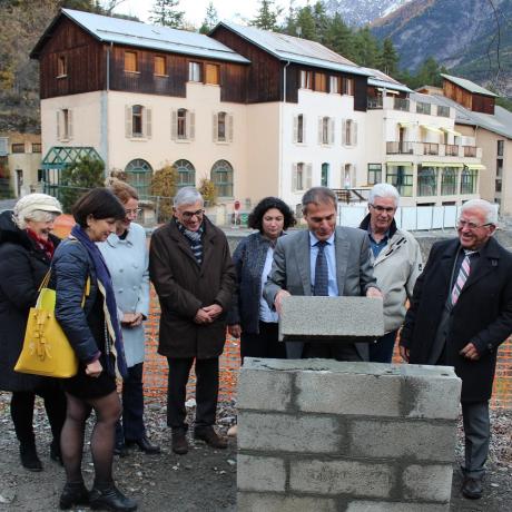 POSE 1ERE PIERRE - RESIDENCE SAINTE ANNE - S. ARNAUD