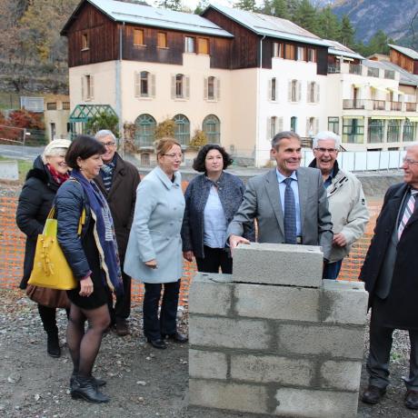 POSE 1ERE PIERRE - RESIDENCE SAINTE ANNE - S. ARNAUD