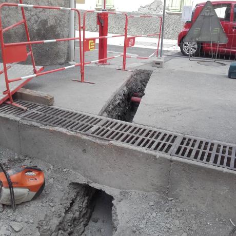 TRAVAUX DE REFECTION DES RESEAUX HUMIDES ET DE LA VOIRIE DE LA RUE DES ECOLES - PHOTO EIFFFAGE