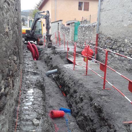 TRAVAUX DE REFECTION DES RESEAUX HUMIDES ET DE LA VOIRIE DE LA RUE DES ECOLES - PHOTO EIFFFAGE