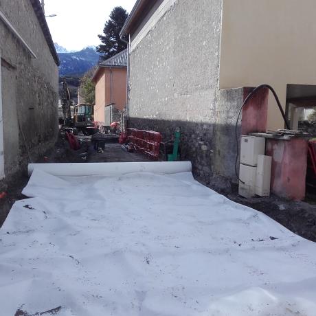 TRAVAUX DE REFECTION DES RESEAUX HUMIDES ET DE LA VOIRIE DE LA RUE DES ECOLES - PHOTO EIFFFAGE