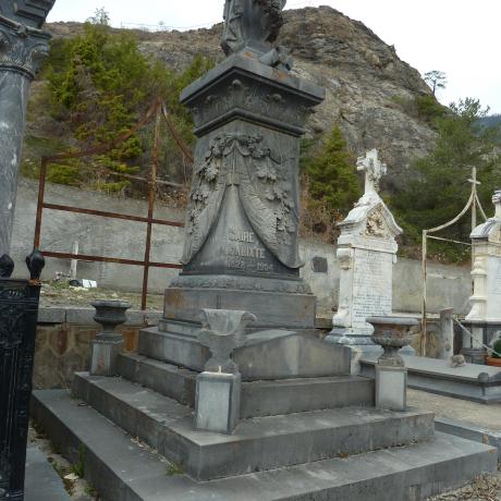 Pilier CAIRE_cimetière Chastel_Jausiers